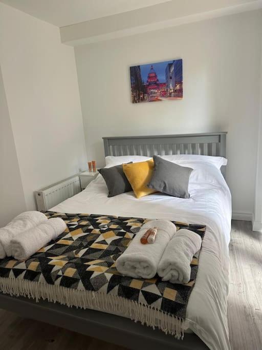 Modern 1-Bed Apartment 벨파스트 외부 사진